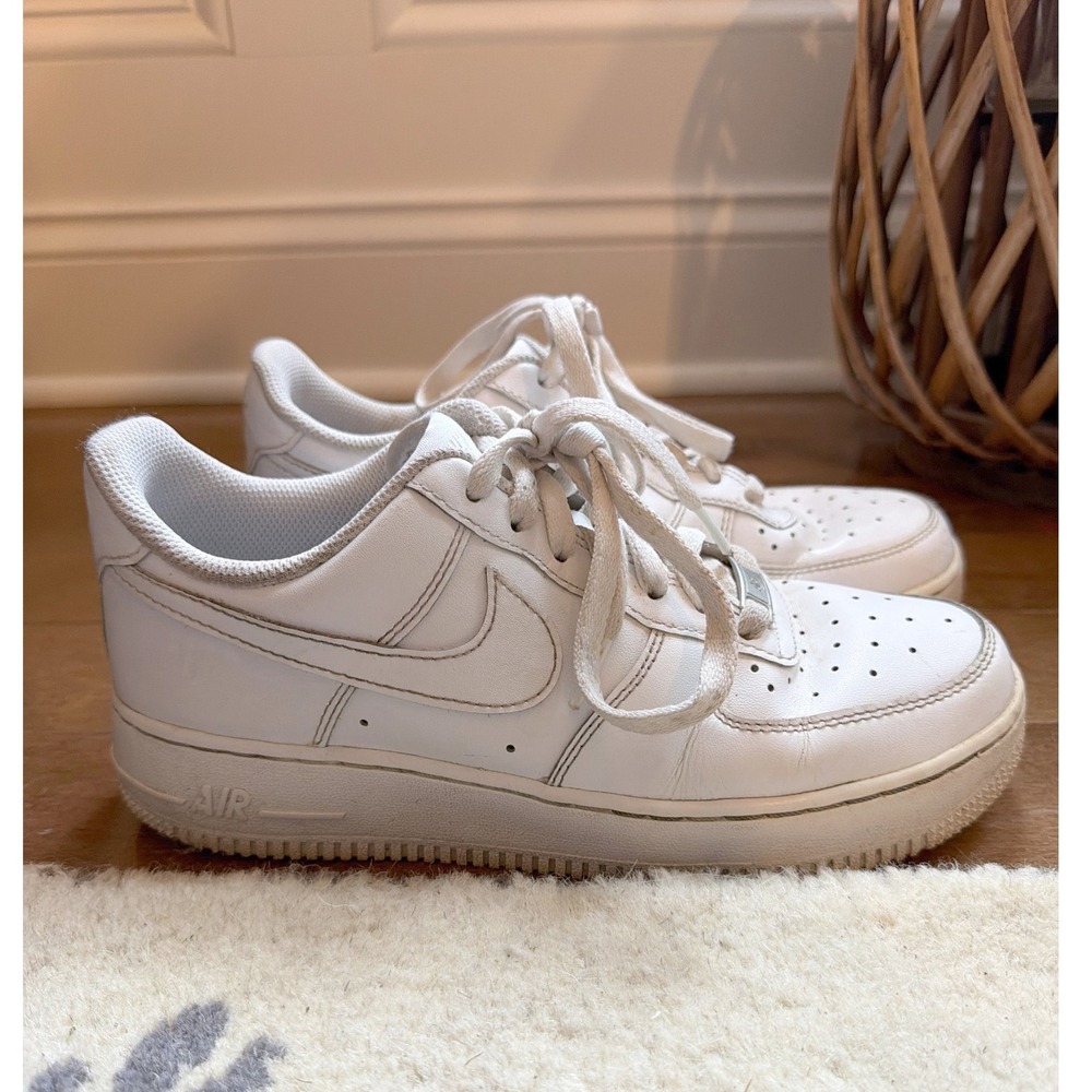 Nike Air Force 1 Low Top Triple White Leather Sneakers Womens 9 Shoes DD8959-100